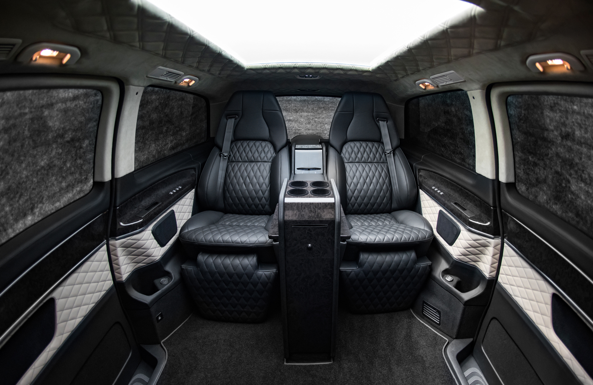 You are currently viewing Experience Premium Limousine and Chauffeur Services in Abu Dhabi